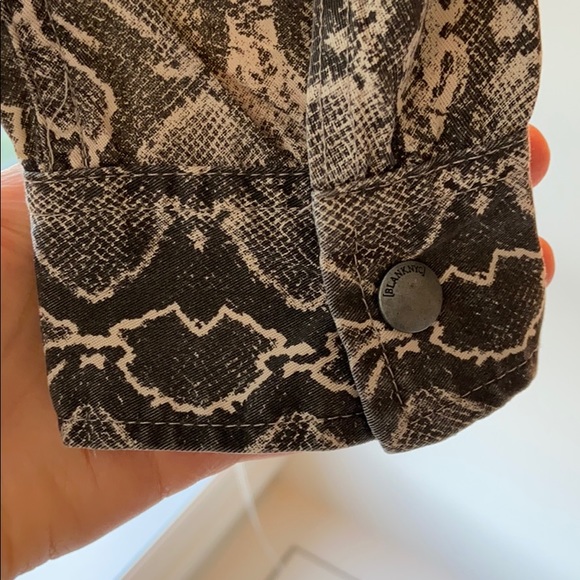 Blank NYC Snakeskin Cropped Fabric Jacket - Picture 9 of 9